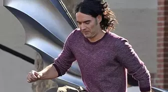 Russell Brand, beş cinsel suçlamayla ilgili olarak hakim karşısına çıktı