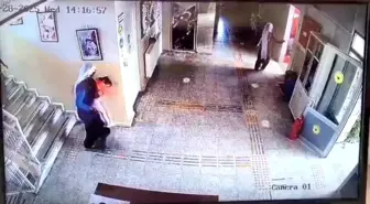Okul Müdürü Heimlich Manevrası ile Minik Kız Çocuğunu Kurtardı