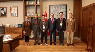 Kayseri'deki Robot Yarışmasında Dünya Birincisi Oldular
