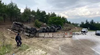 Burdur-Isparta Dostluk Yolu'nda Tır Devrildi, Yaralı Yok