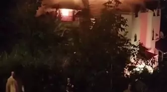 Yalova'da 3 Katlı Binada Çatı Yangını
