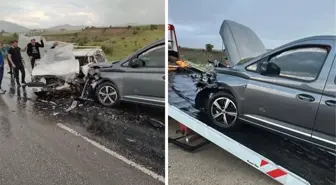 Ankara'da iki araç kafa kafaya çarpıştı! 1 ölü 1 yaralı