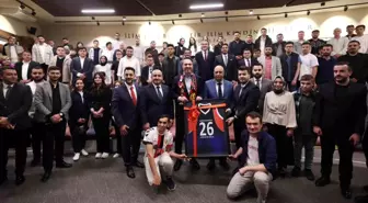 Bakan Bayraktar, Gençlerle Buluşma Etkinliğinde Enerji Vizyonunu Paylaştı