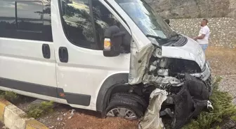 Bodrum'da Personel Servisi ile Otomobil Çarpıştı: 16 Yaralı