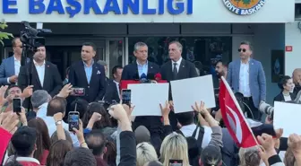 CHP Genel Başkanı Özgür Özel, İstanbul'da gözaltına alınan belediye başkanlarını ziyaret etti