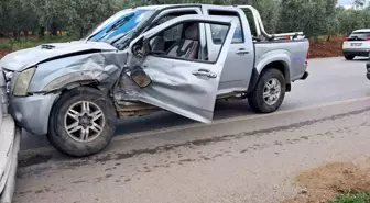 Bursa'da Kamyonet ile Minibüs Çarpıştı: 2 Yaralı