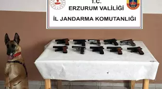Oltu'da Jandarma Operasyonu: 10 Ruhsatsız Tabanca Ele Geçirildi