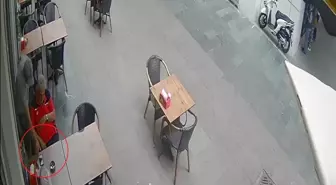 Antalya'da Uyuya Kalan Müşterinin Telefonu Hırsızlıkla Çalındı