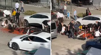 Çilekler yola saçıldı, vatandaşlar bakın ne yaptı