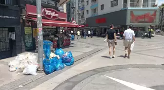 İzmir'de Grev Nedeniyle Çöp Yığınları Oluştu