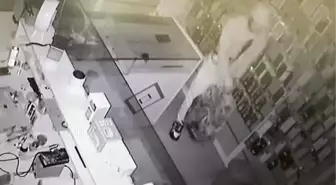 Kovboy Şapkalı Hırsız, 13 Telefon ve Laptop Çaldı