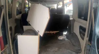 Siirt'te Park Halindeki Kamyonet Yandı