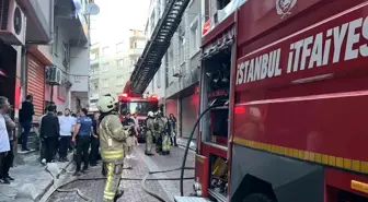 Zeytinburnu'nda Yangın: 16 Yaşındaki Çocuk Hafif Yaralandı