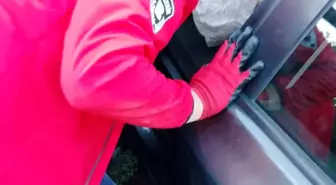 Balıkesir'de Şarampole Uçan Otomobilin Sürücüsü Yaralı Olarak Kurtarıldı