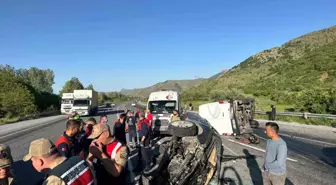 Bitlis'te Otomobil ile Minibüs Kafa Kafaya Çarpıştı: 2 Ölü, 2 Yaralı
