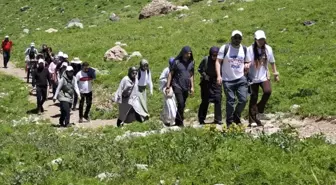Hakkari'de Doğa Yürüyüşü Etkinliği Düzenlendi