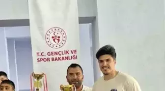 Çorum'da Minikler A Kız-Erkek Yüzme Yarışları Heyecanı
