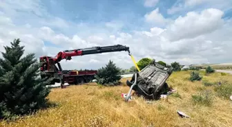 Afyonkarahisar'da Hafif Ticari Araç Devrildi: 2 Yaralı