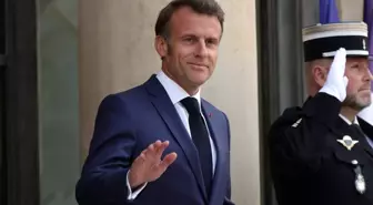 Fransa Cumhurbaşkanı Macron'un heykelini çaldılar
