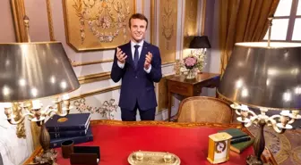 Macron'un Bal Mumu Heykeli Çalındı