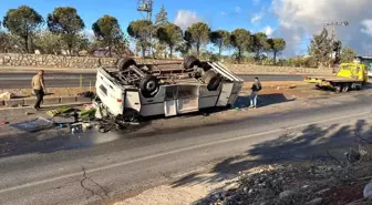 Hatay'da Servis Midibüsü Takla Attı: 25 Tarım İşçisi Yaralandı
