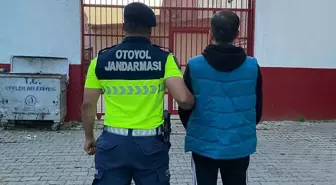 İzmir Otoyolunda 35 Kaçak Göçmen ve Terörle Aranan Şahıs Yakalandı