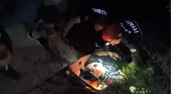 Adana'da Uçuruma Yuvarlanan Otomobilde 3 Yaralı