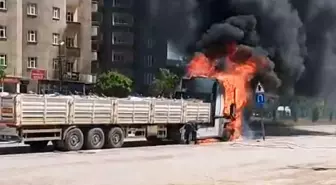 Yüksekova'da Maden Yüklü Tır Yangını