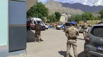 Ailesini tahra ile rehin aldı