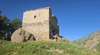 Alman Turist Hakkari’de Su Sorununa Dikkat Çekti
