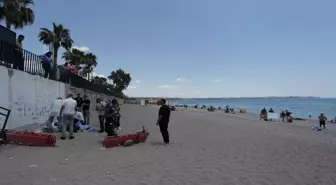 Antalya'da evsiz adam Konyaaltı Sahili'nde ölü bulundu