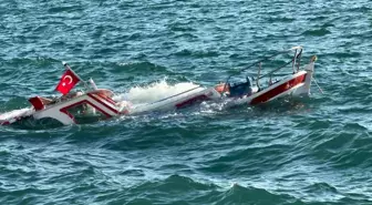 Ayvalık'ta Balıkçı Teknesi Su Alarak Battı