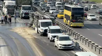 Beton Mikseri Devrildi, Yan Yol Trafiğe Kapandı