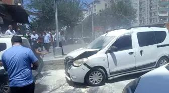 Batman'da Trafik Kazası Sonrası Araç Alev Aldı