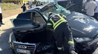 Elazığ'da Kamyon ve Otomobil Çarpıştı, 2 Yaralı