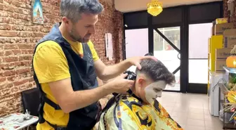 Hayrabolu'da Berberler Bayram İçin Gece Çalışıyor