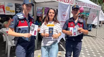 Jandarma Kuşadası'nda Kadın Ziyaretçilere KADES Uygulamasını Tanıttı