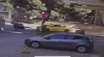 Maltepe'de Motosiklet Taksiye Çarptı: Yaralı