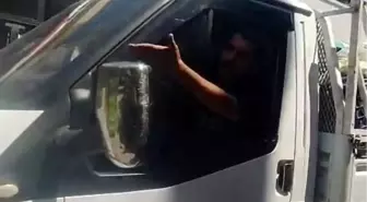 Adana'da Trafik Tartışması: Kamyonet Sürücüsü Kadın Şoföre Küfür Etti