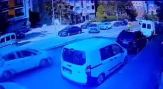 Ataşehir'de Motosiklet Kazası: Sürücü Son Anda Kurtuldu