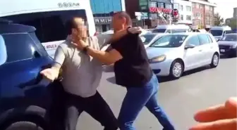 Ataşehir'de Yol Verme Meselesi Yumruklu Kavgaya Dönüştü