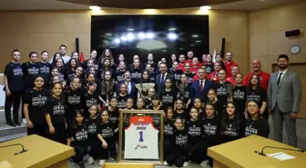 BOTAŞ Spor Kulübü Şampiyonlarıyla Enerji ve Tabii Kaynaklar Bakanı Bayraktar Buluştu