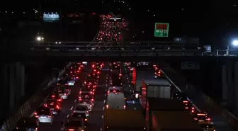 Bayram göçü başladı, otoyolların kesişim noktasında trafik durdu