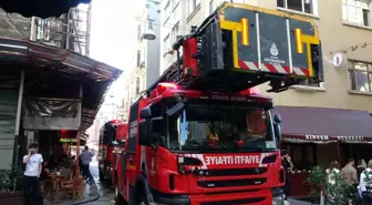 Beyoğlu'nda 7 katlı iş yerinde korkutan yangın
