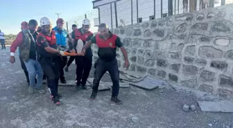 Şanlıurfa'da İnhal Halindeki Duvar Çöktü, 4 İşçi Yaralandı
