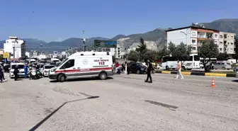 İskenderun'da Yaşlı Kadına Otomobil Çarptı