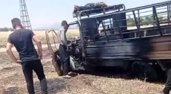 Adana'da Kamyonet Yangını: Saman Balyalarıyla Kül Oldu