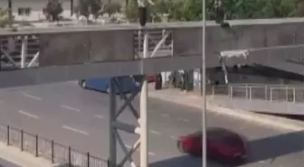 Kartal'da Üst Geçitten Elektrik Direğine Atlayan Genç Kazaya Sebep Oldu