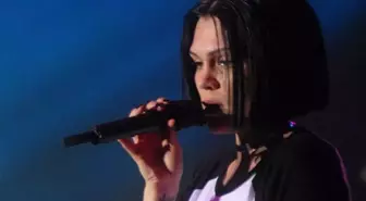 Ünlü Şarkıcı Jessie J meme kanserine yakalandı