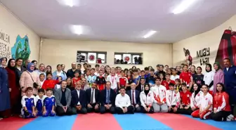 Vali Gökmen Çiçek, Erva Sağlık Spor Kulübü'nü Ziyaret Etti